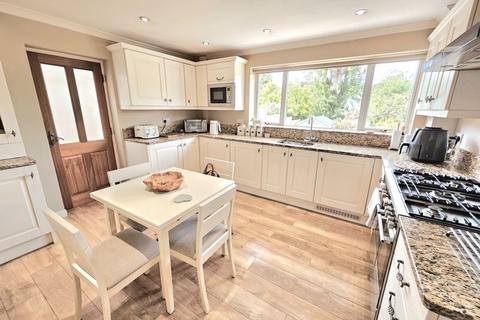 18 Dunchurch Crescent, Sutton Coldfield, B73 6QN