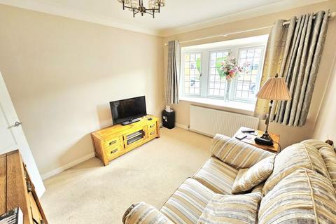 18 Dunchurch Crescent, Sutton Coldfield, B73 6QN