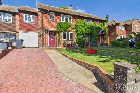 125 Caterham Drive, Coulsdon, CR5 1JQ
