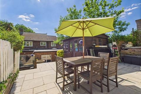 125 Caterham Drive, Coulsdon, CR5 1JQ