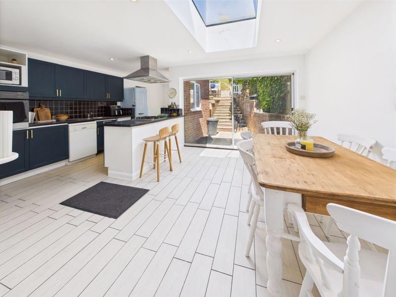 Kitchen / dining...