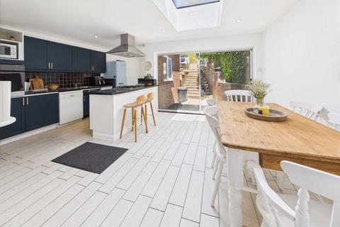 125 Caterham Drive, Coulsdon, CR5 1JQ