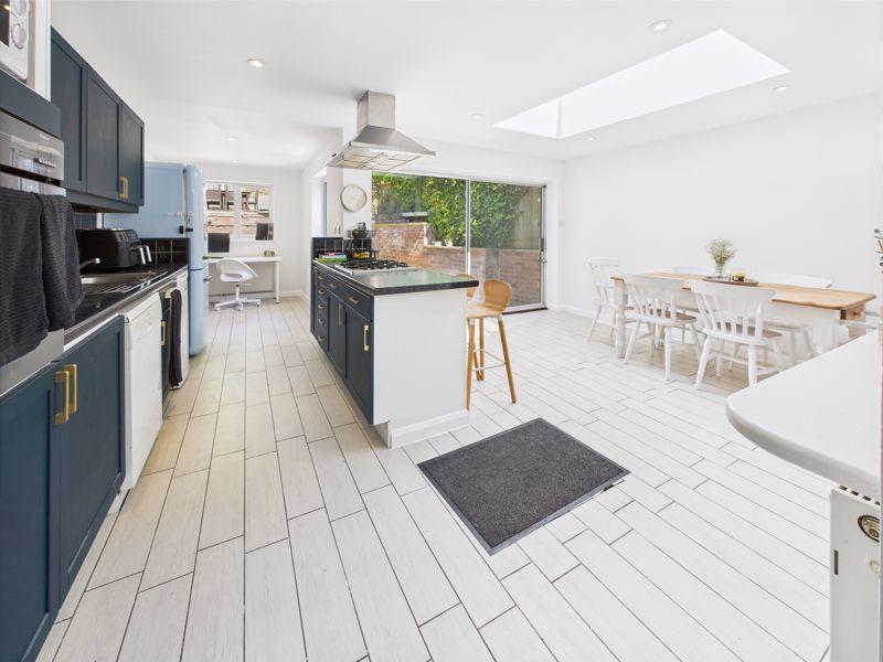 Kitchen / dining...