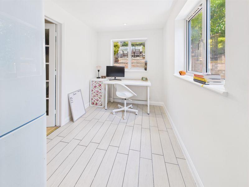 Kitchen seating area