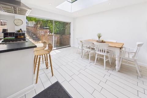 125 Caterham Drive, Coulsdon, CR5 1JQ