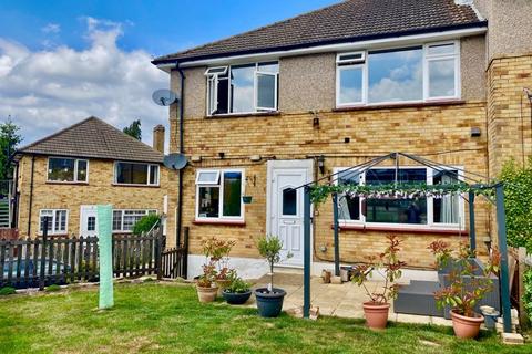7 Addison Close, Caterham, CR3 5LX