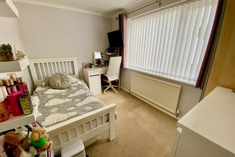 7 Addison Close, Caterham, CR3 5LX