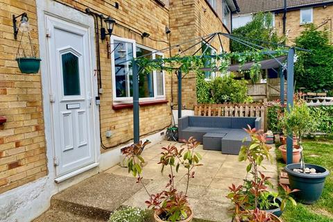 7 Addison Close, Caterham, CR3 5LX