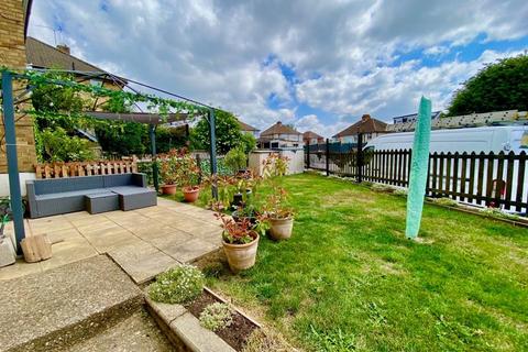 7 Addison Close, Caterham, CR3 5LX