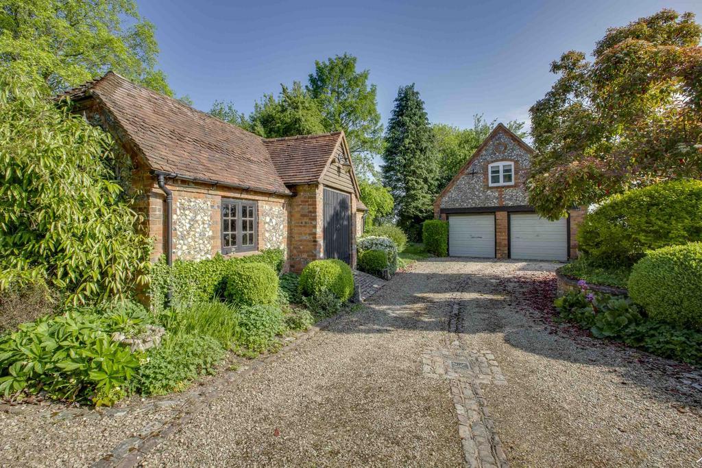 Huckenden Holly, Cadmore End Common, HP14 3 PS (LOW