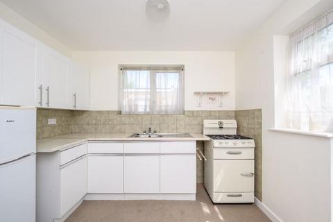 2 bedroom property for sale, Brunswick Close, Walton-On-Thames