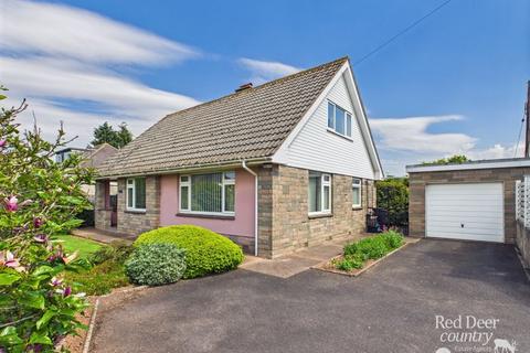 North Road, Williton