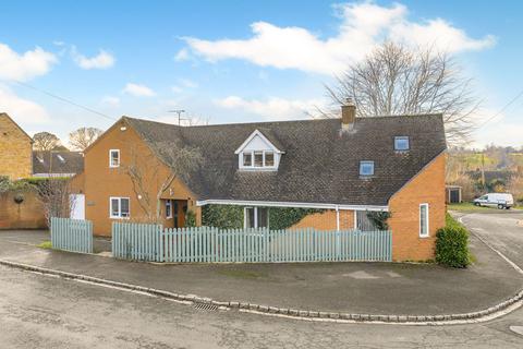 undefined, Metcalfe Close, Drayton. Approx 2300 Sq Ft.