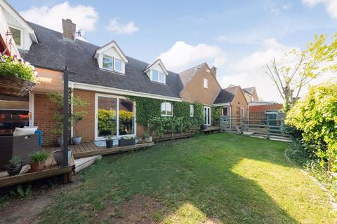 undefined, Metcalfe Close, Drayton. Approx 2300 Sq Ft.