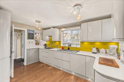 undefined, Metcalfe Close, Drayton. Approx 2300 Sq Ft.