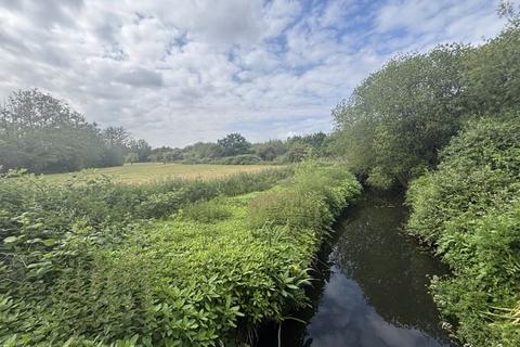122 Wraysbury Drive, Yiewsley, West Drayton, UB7 7FR