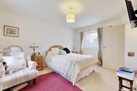 122 Wraysbury Drive, Yiewsley, West Drayton, UB7 7FR