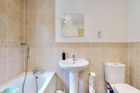 122 Wraysbury Drive, Yiewsley, West Drayton, UB7 7FR