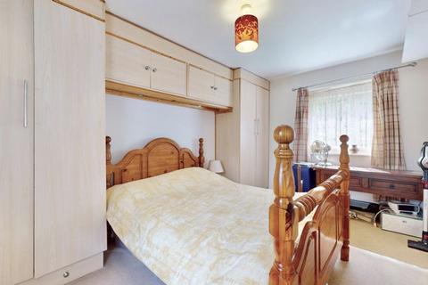 122 Wraysbury Drive, Yiewsley, West Drayton, UB7 7FR