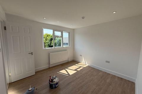 6 bedroom semi-detached house to rent, Greatfields Drive, Uxbridge, UB8