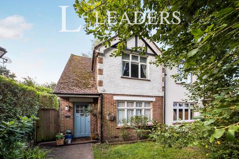 3 bedroom semi-detached house to rent, Knole Grove, East Grinstead