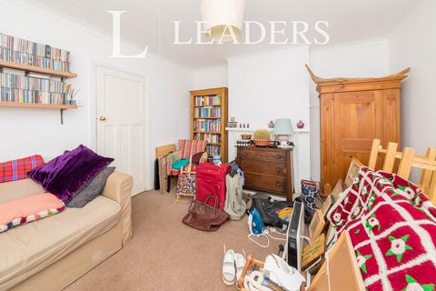 3 bedroom semi-detached house to rent, Knole Grove, East Grinstead