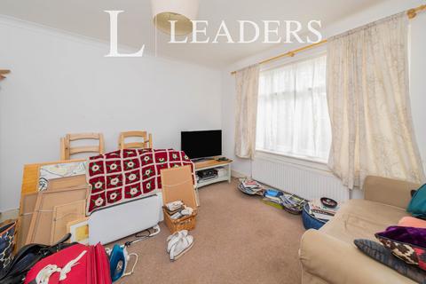 3 bedroom semi-detached house to rent, Knole Grove, East Grinstead