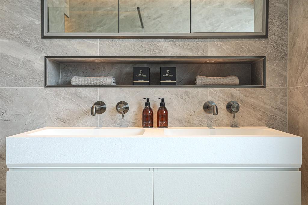 En-Suite 1