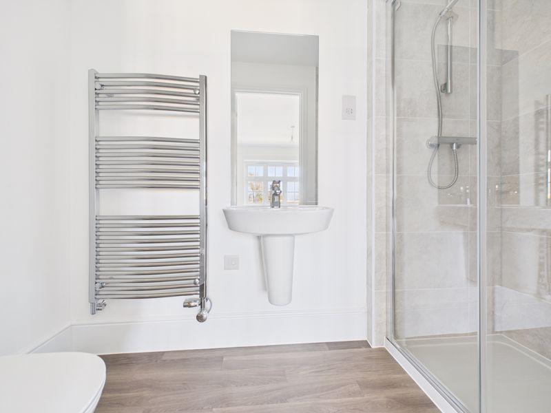 Ensuite To Main...