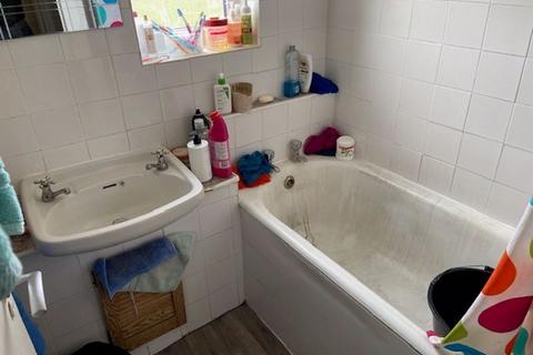 3 bedroom flat for sale, Lawson Road, Enfield