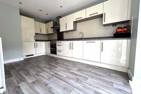 4 bedroom property to rent, Royal Wilding Place, Hereford