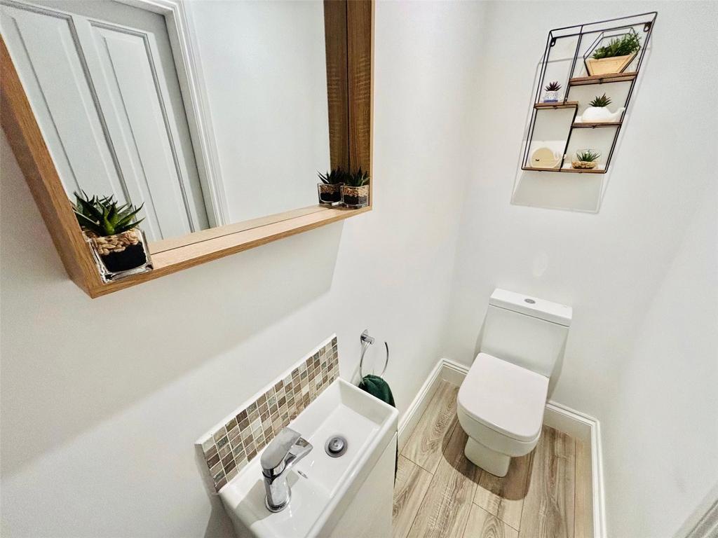 Cloakroom/Wc