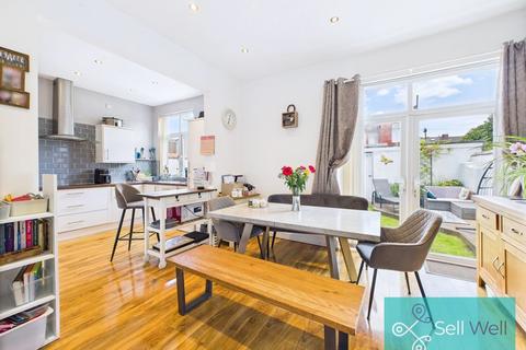 11 Bishop Road, Salford, M6 8PX