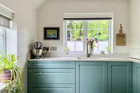 3 bedroom detached house for sale, Tring Road, Berkhamsted HP4