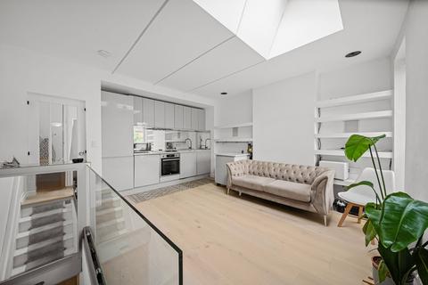 2 bedroom maisonette for sale, Malton Street, London SE18