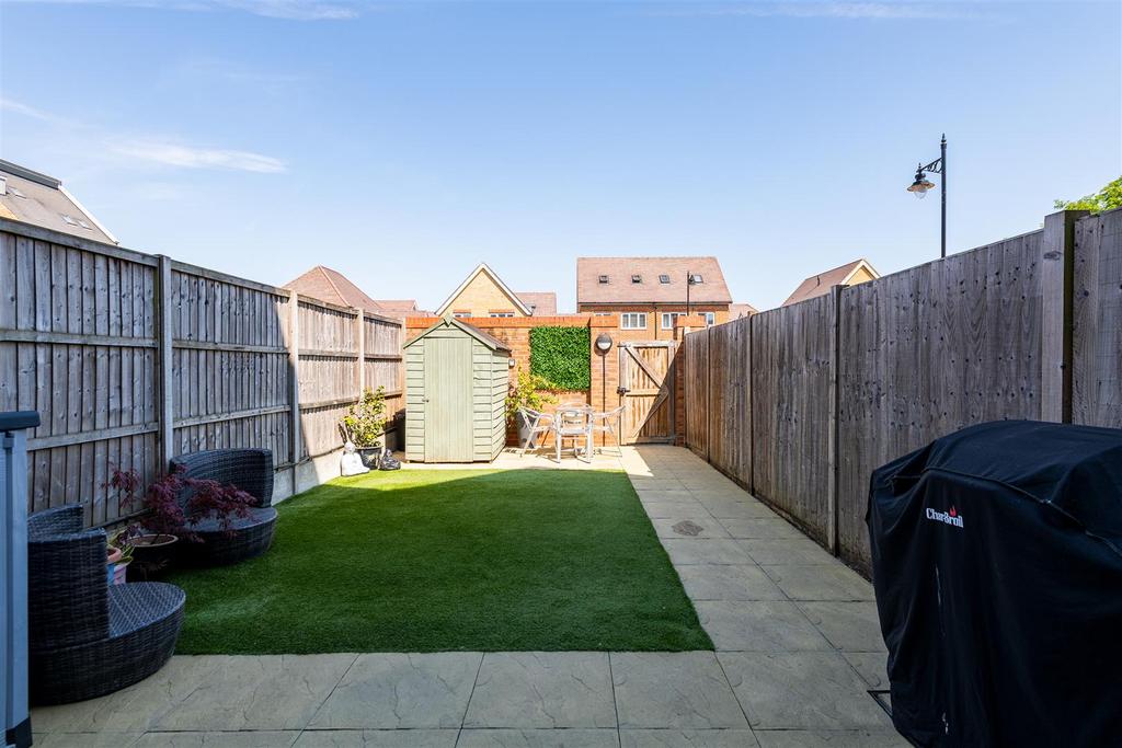 10 Knights Templar Way garden1 (1).jpg