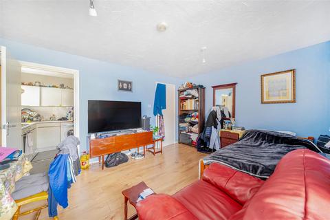 Studio for sale, Ash Walk, WEMBLEY
