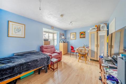 Studio for sale, Ash Walk, WEMBLEY