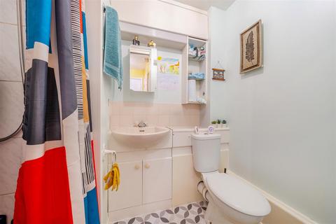 Studio for sale, Ash Walk, WEMBLEY