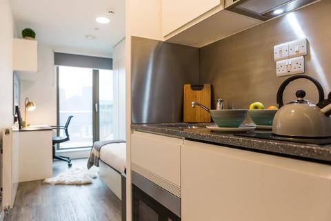 Studio to rent, Westway