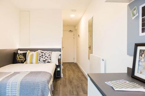 Studio to rent, Westway