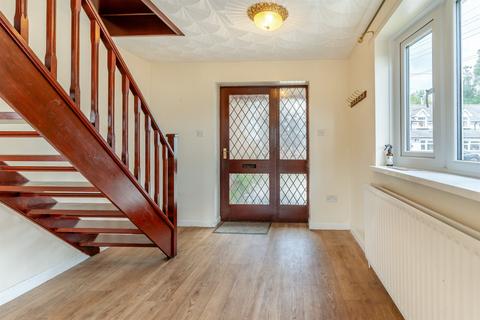 undefined, Pentwyn Deintyr, Treharris