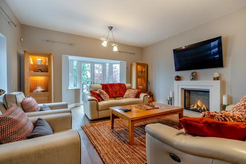 undefined, Clos Maes Mawr, Caerphilly