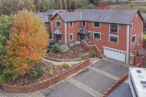 undefined, Clos Maes Mawr, Caerphilly