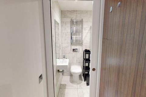 Studio to rent, Dennington Park Road