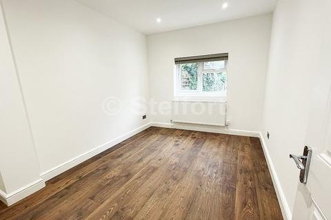 undefined, Squires Lane, London, N3
