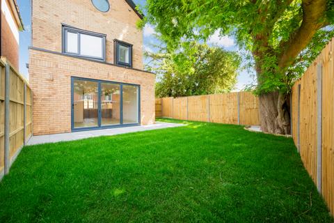 Grand Drive, Raynes Park SW20