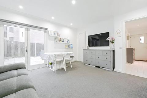 38 Davis Way, Sidcup, DA14 5JR