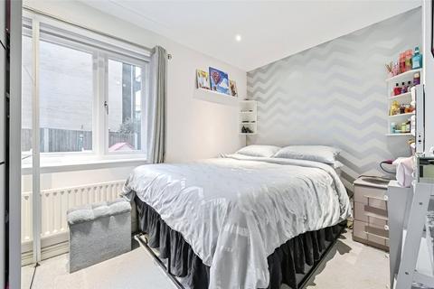 38 Davis Way, Sidcup, DA14 5JR