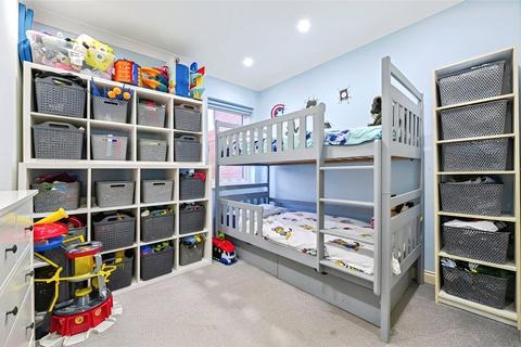 38 Davis Way, Sidcup, DA14 5JR
